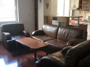 Се издава Стан во  нас Центар - Универзална