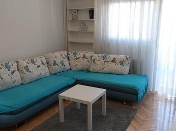 Се издава Стан во  нас Центар - Универзална