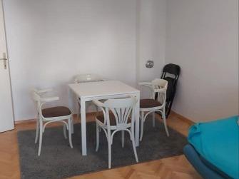 Се издава Стан во  нас Центар - Универзална