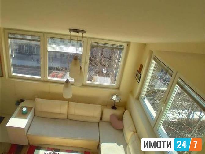 Урбан Ливинг продава 25 собен стан во Центар