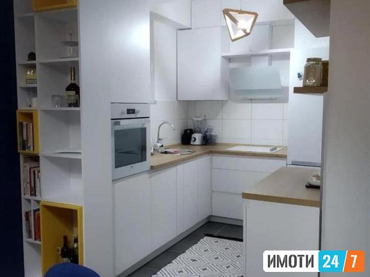 Урбан Ливинг продава трособен стан со базен во Сопиште