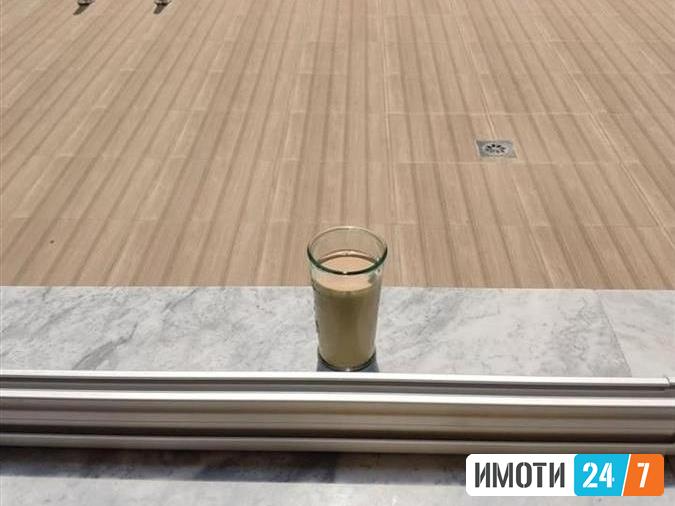 Урбан Ливинг продава трособен стан со базен во Сопиште