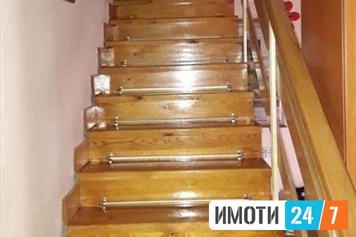 Урбан Ливинг продава 5 собен стан во Аеродром