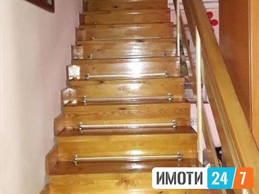 Урбан Ливинг продава 5 собен стан во Аеродром