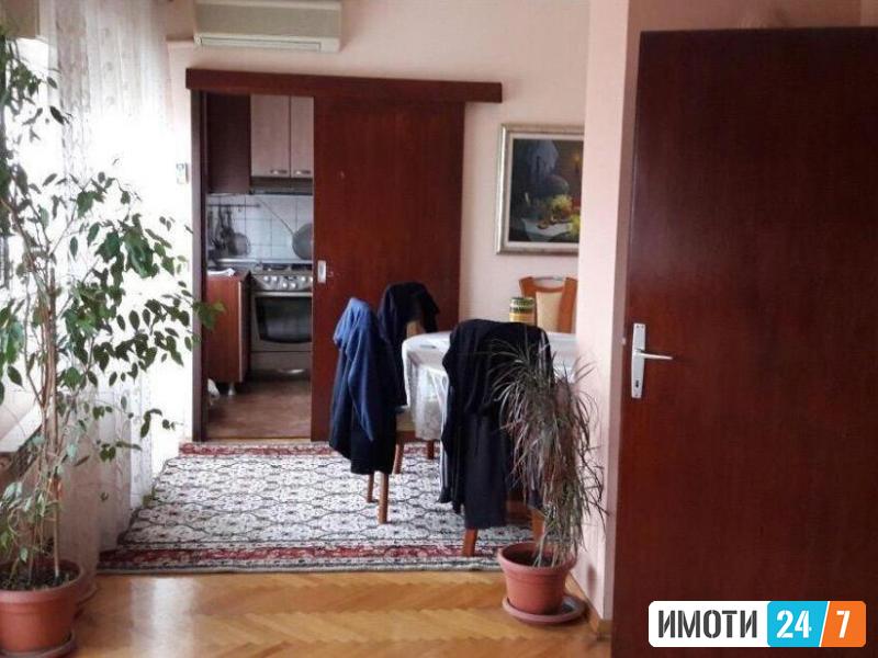 Урбан Ливинг продава 5 собен стан во Аеродром