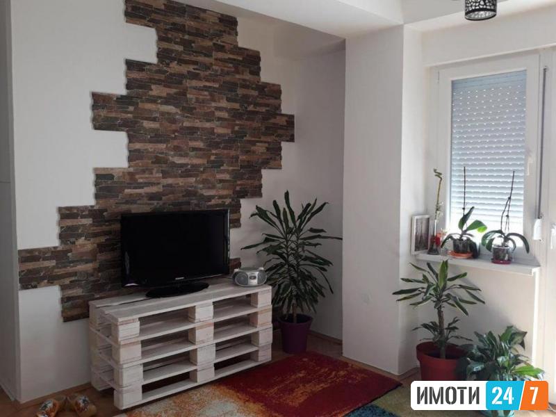 Урбан Ливинг продава трособен стан во Аеродром