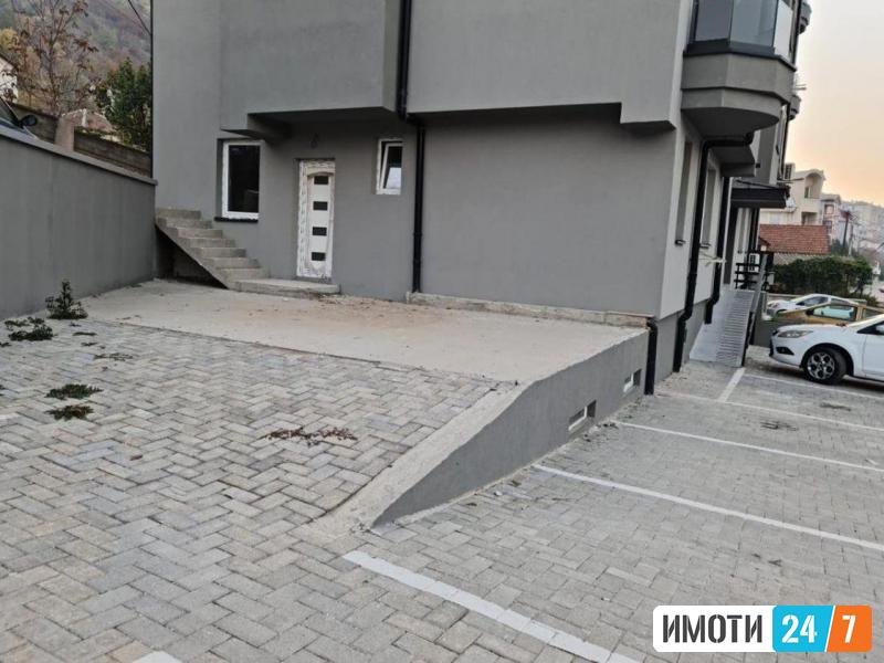 УРБАН ЛИВИНГ продава станделовен простор во Кисела Вода