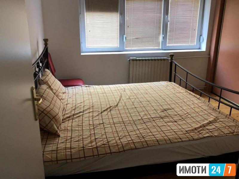 Se izdava namesten stan so dve spalni sobi vo Debar Maalo