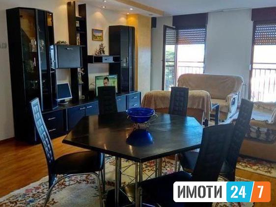 Se izdava trosoben stan vo Debar Maalo