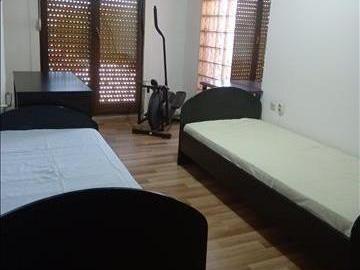 Se izdava trosoben stan vo Debar Maalo