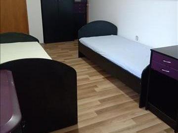 Se izdava trosoben stan vo Debar Maalo