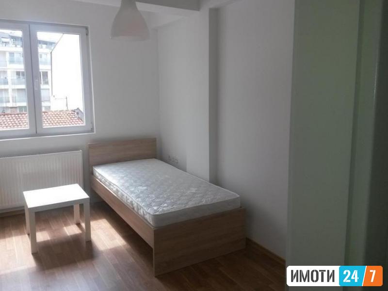 Se izdava trosoben stan vo Debar Maalo