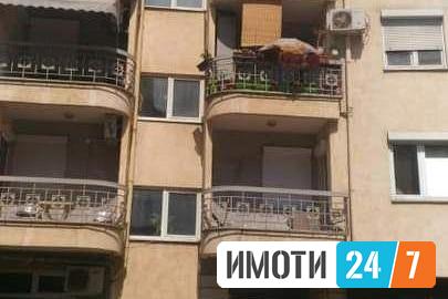 Се продава трособен стан 84м2Аеродром