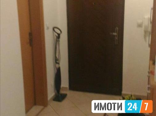 Се продава трособен стан 84м2Аеродром