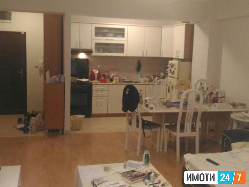 Се продава трособен стан 84м2Аеродром