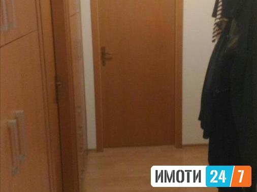 Се продава трособен стан 84м2Аеродром