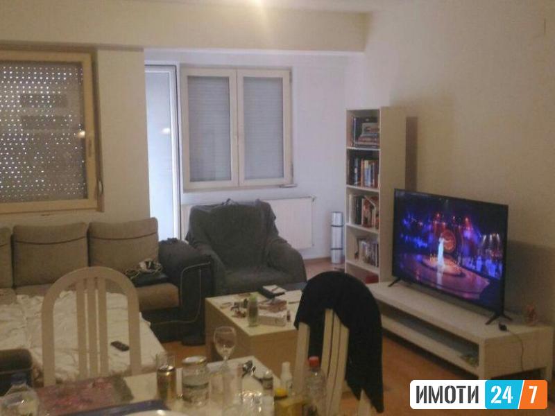 Се продава трособен стан 84м2Аеродром
