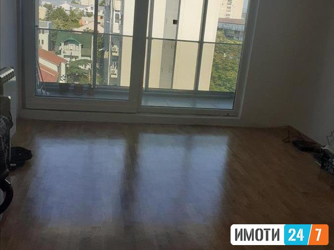 Се продава одличен трособен стан 64м2Центар