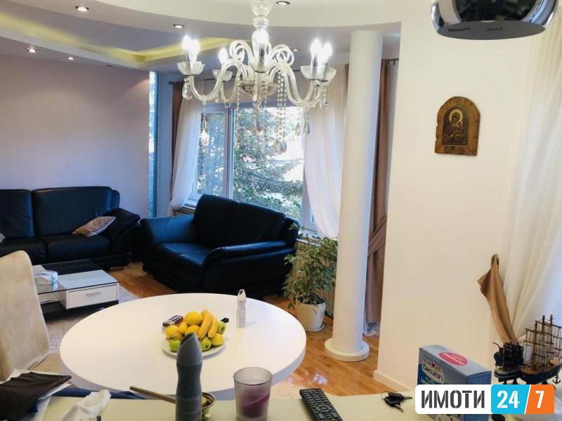 Се продава луксузен стан 93м2Центар