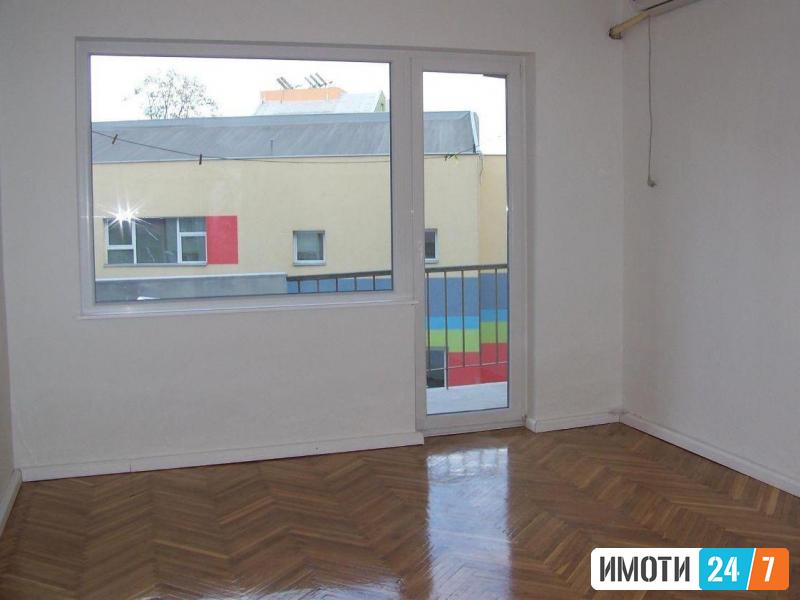 Se prodava petosoben stan 93m2Centar