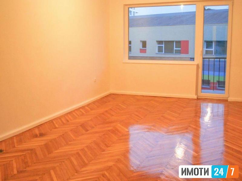 Se prodava petosoben stan 93m2Centar