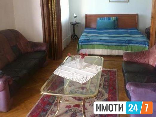 Се продава стан 71м2Центар Градски Зид