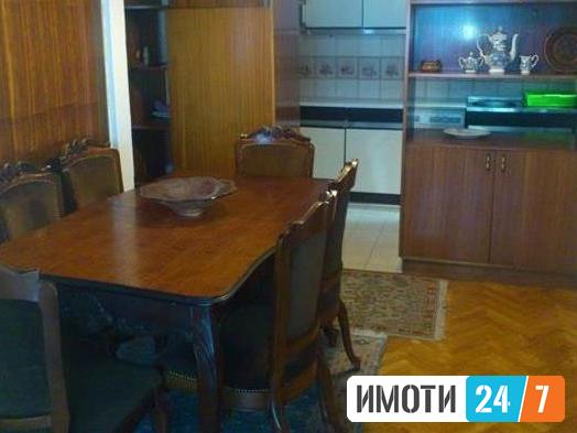 Се продава стан 71м2Центар Градски Зид