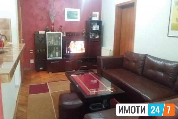 Се издава наместен трособен стан 65м2Мичурин