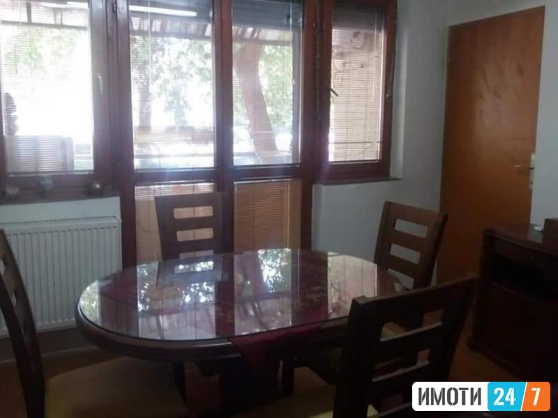 Се издава наместен трособен стан 65м2Мичурин