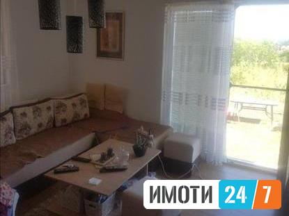 Се продава двосемејна-куќа 240м2Пинтија