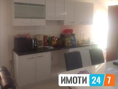 Се продава двосемејна-куќа 240м2Пинтија