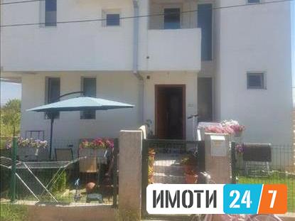 Се продава двосемејна-куќа 240м2Пинтија