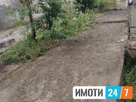 Se prodava kuka so plac 1700m2Katlanovo