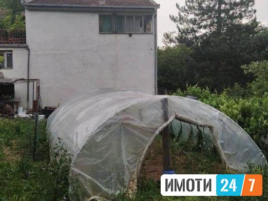 Se prodava kuka so plac 1700m2Katlanovo