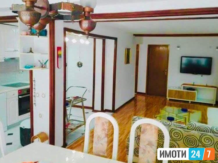 Се изнајмува луксузна куќа 270м2Црниче