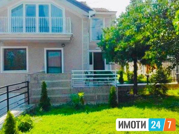 Се изнајмува луксузна куќа 270м2Црниче