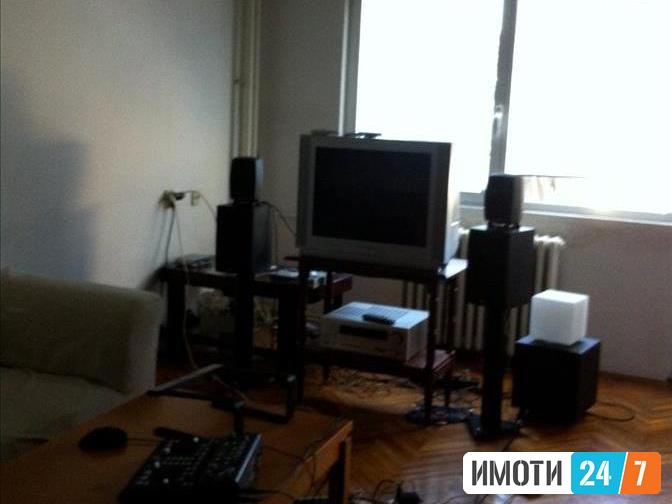 Се продава трособен стан 81м2Автокоманда