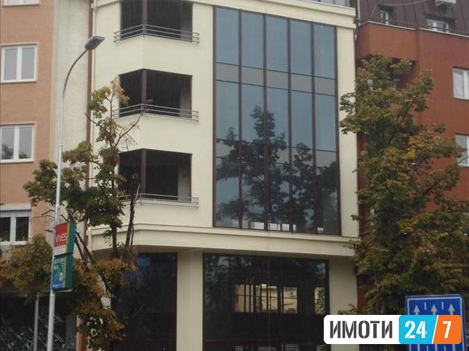 Се издава деловен простор 800м2Центар