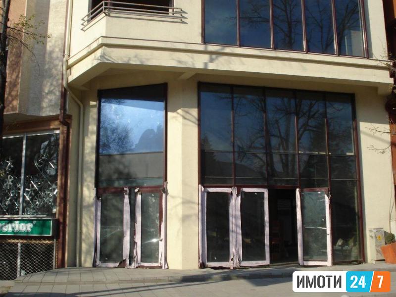 Се издава деловен простор 800м2Центар