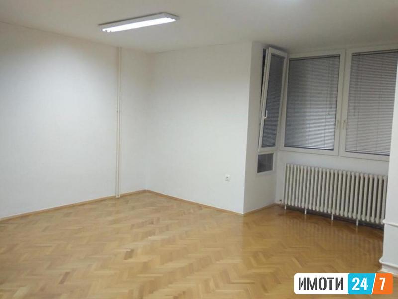 SE IZDAVA DVOSOBEN PRAZEN STAN 56M2CENTAR