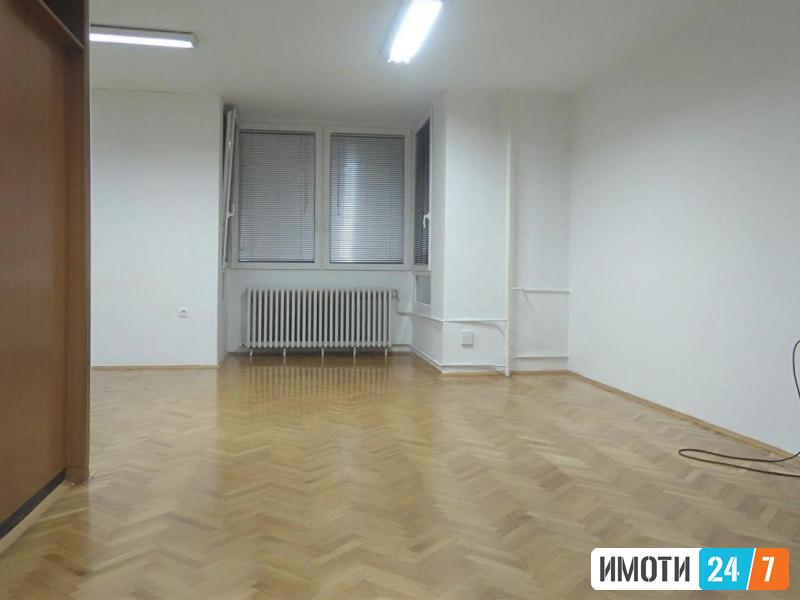 SE IZDAVA DVOSOBEN PRAZEN STAN 56M2CENTAR