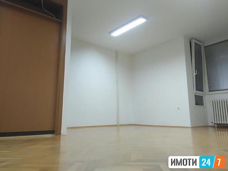 SE IZDAVA DVOSOBEN PRAZEN STAN 56M2CENTAR