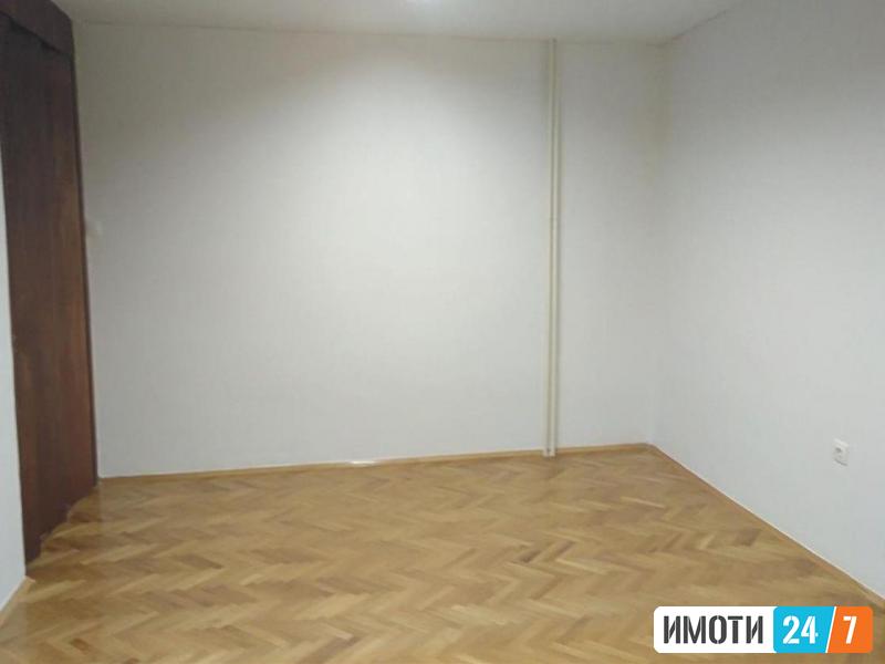 SE IZDAVA DVOSOBEN PRAZEN STAN 56M2CENTAR