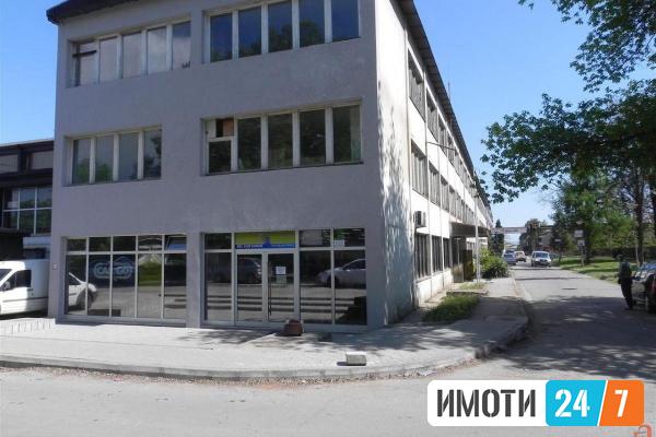 Се продава деловен простор канцеларии и магацини 155м2