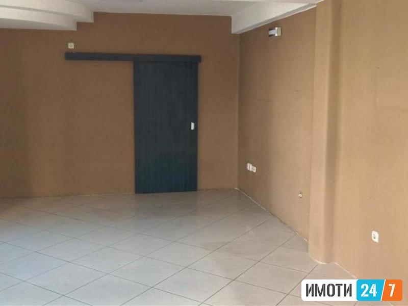 Се издава деловен простор 45м2Центар