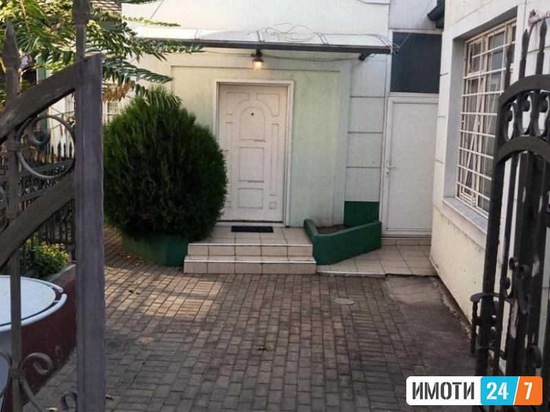 Се издава деловен простор 45м2Центар