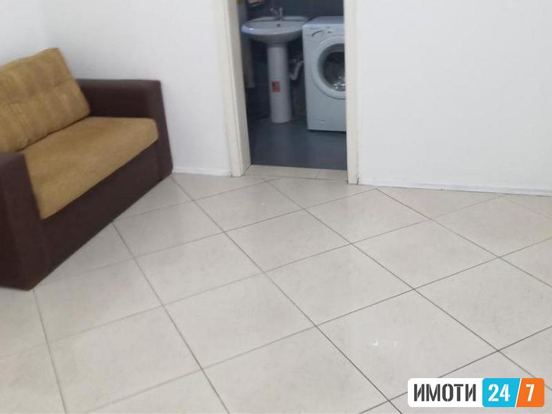 Се издава деловен простор 45м2Центар
