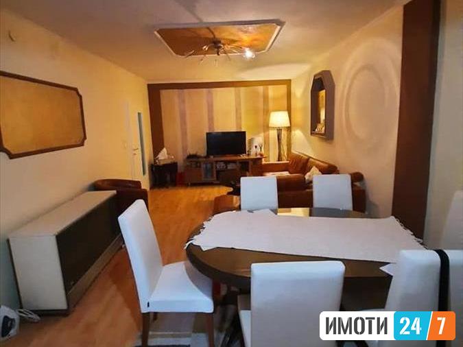 Се продава трособен стан 60м2Хром