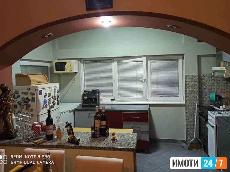 Се продава трособен стан 60м2Хром