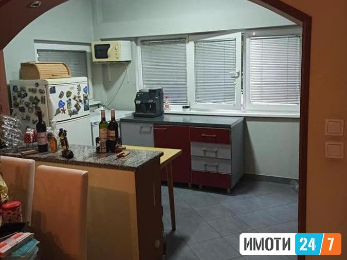 Се продава трособен стан 60м2Хром
